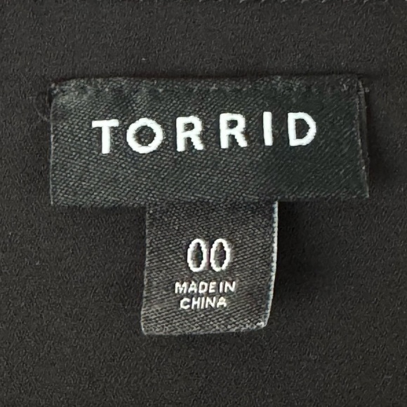 Torrid Size 00 Black Georgette Blouse Short Sleeve Embroidered Tulip Sleeve M - Picture 3 of 8